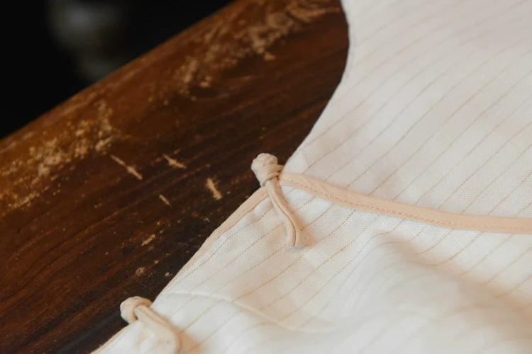Baizhi 白芷 Modernized Retro Daily Cotton & Linen Blend Half Sleeve Qipao - Image 7