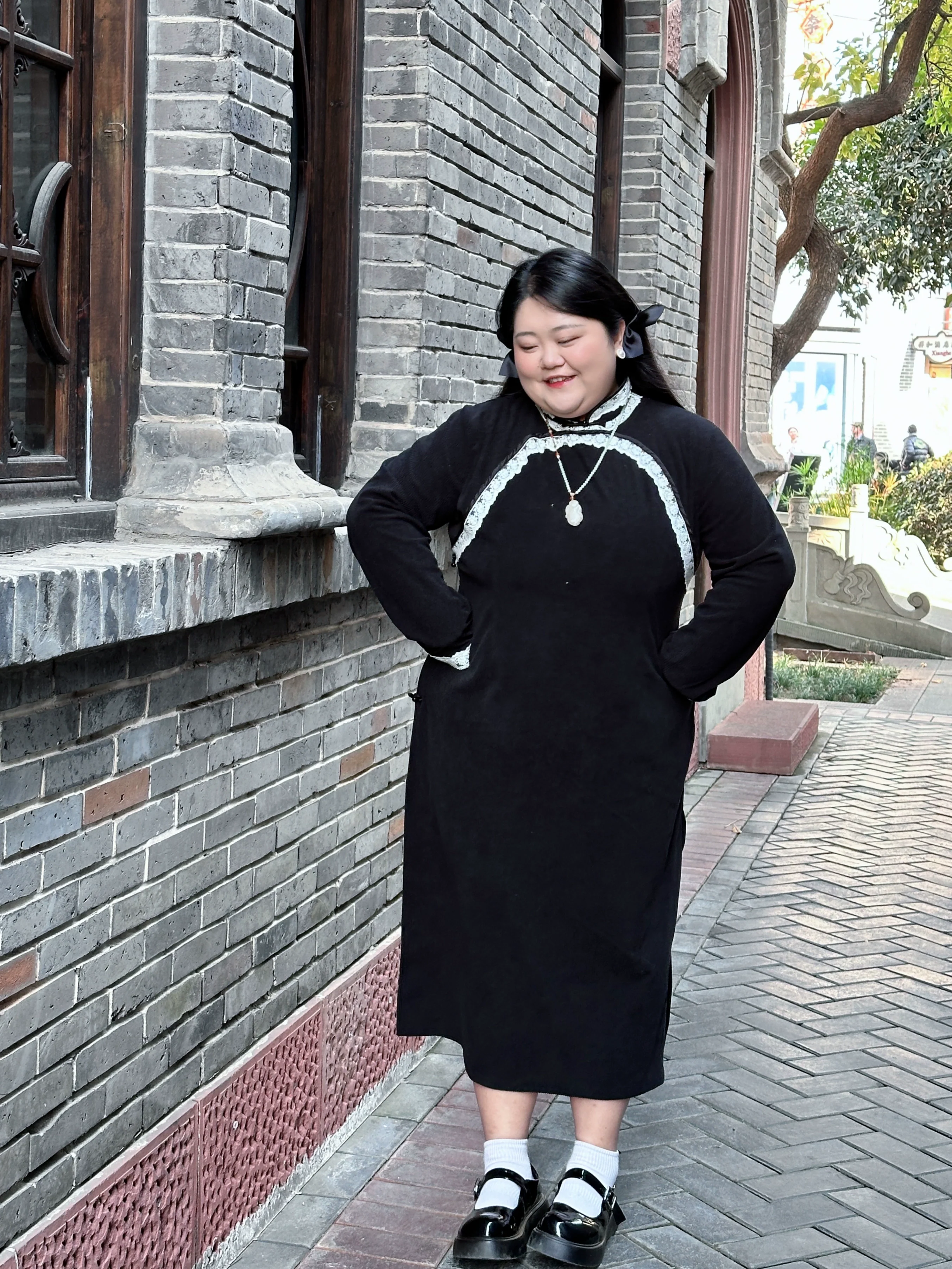Bao Fufu 抱富富 Holding Fortune Plus Size Long Sleeve Lace Qipao - Image 5