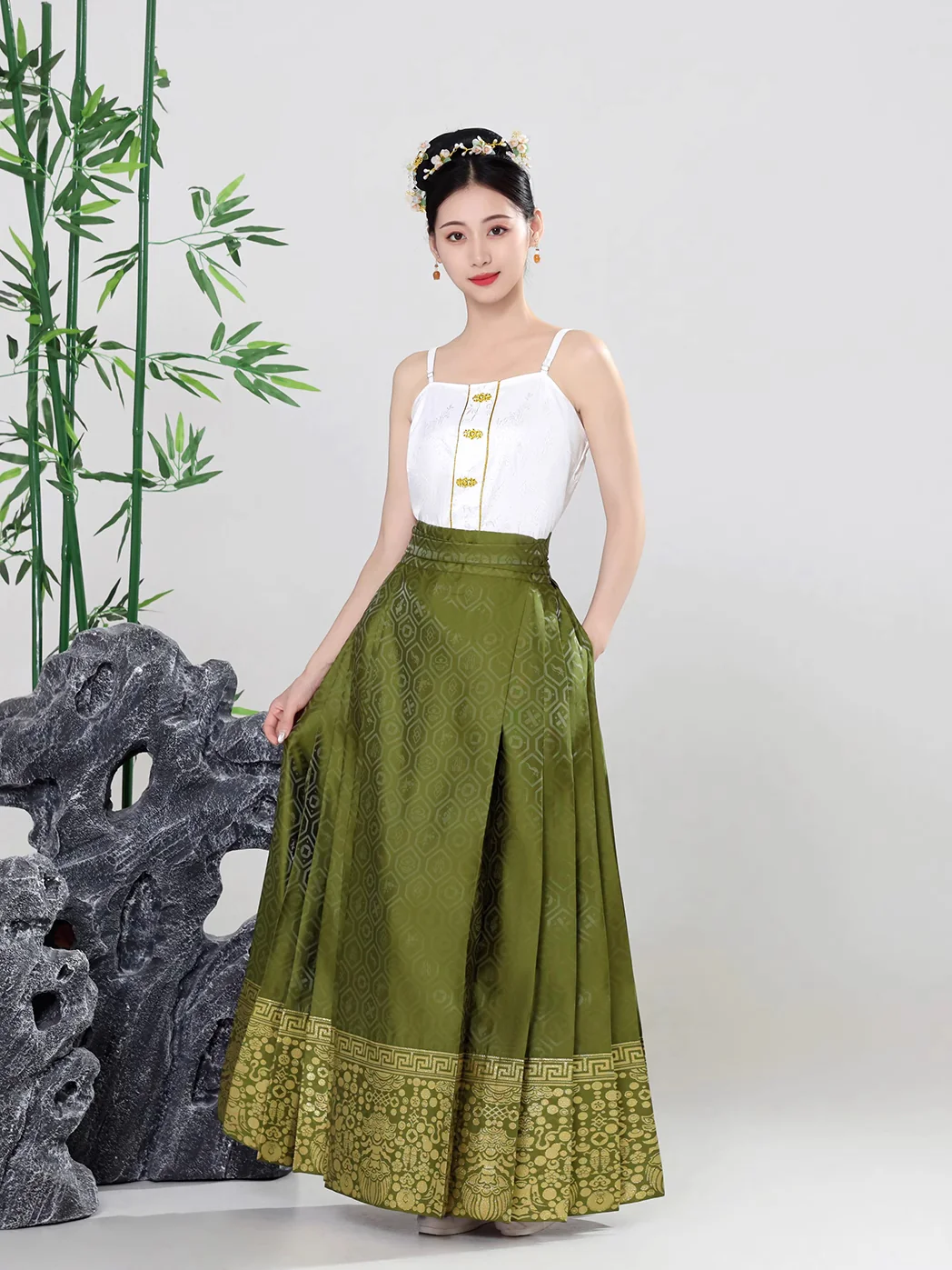 Bao Za 宝藏 Precious Treasures Ming Dynasty Mamian Skirt - Image 3