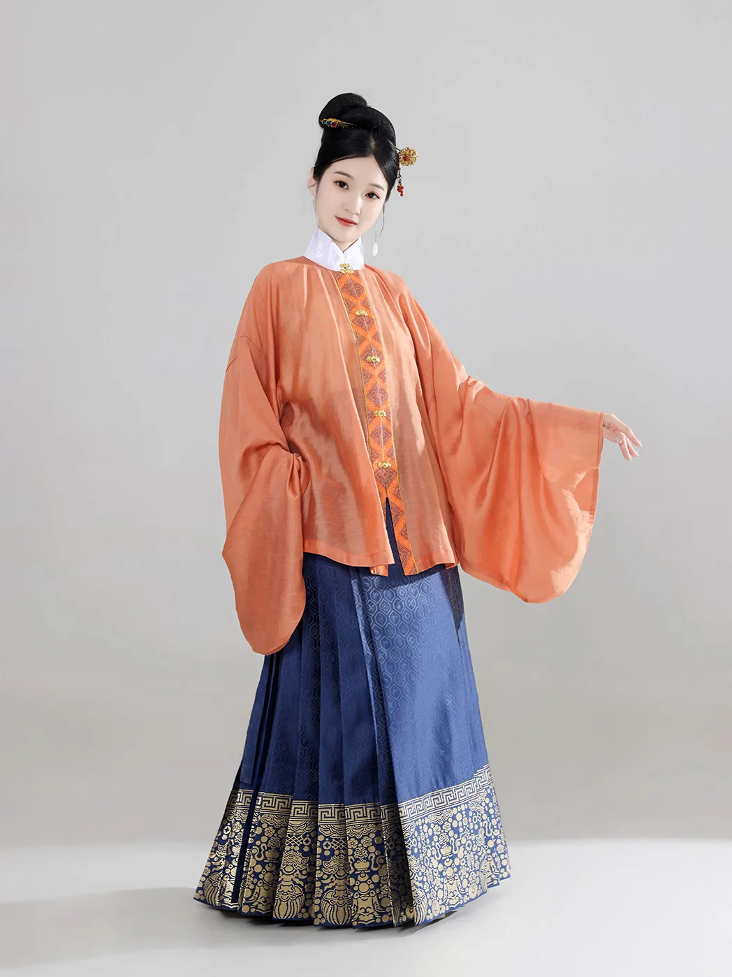 Bao Za 宝藏 Precious Treasures Ming Dynasty Mamian Skirt - Image 4
