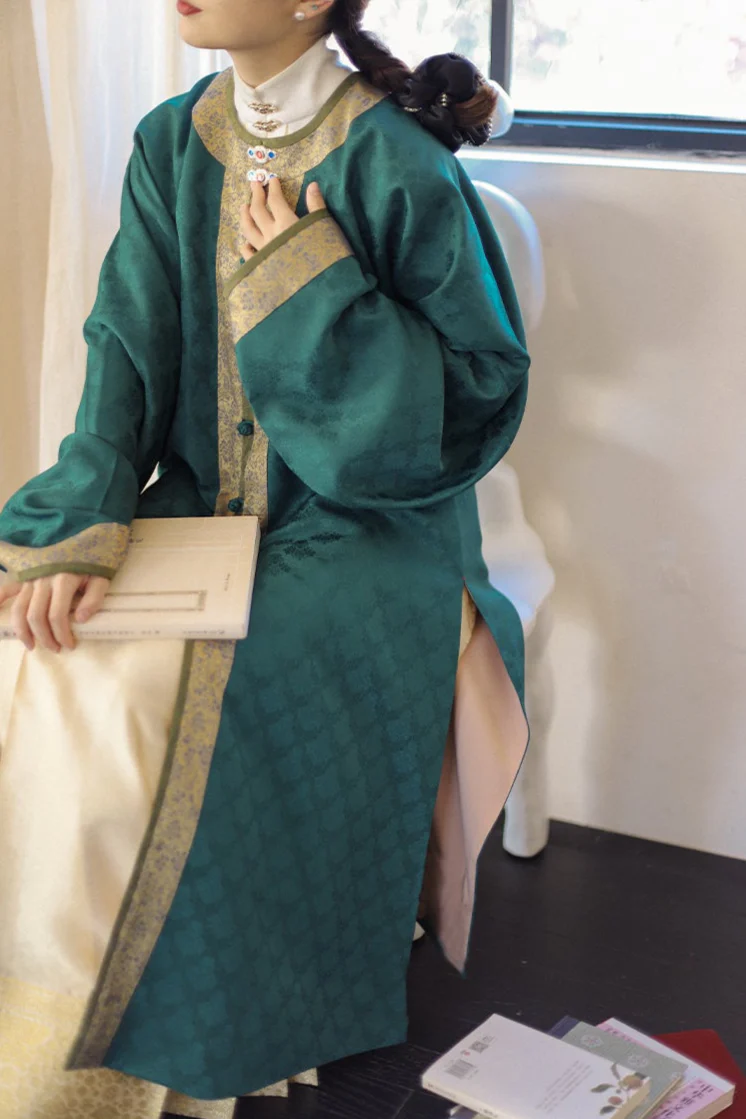 Bi Tao 碧桃 Turquoise Peach Ming Dynasty Yuanling Duijin Changshan Round Collar Long Shirt - Image 2