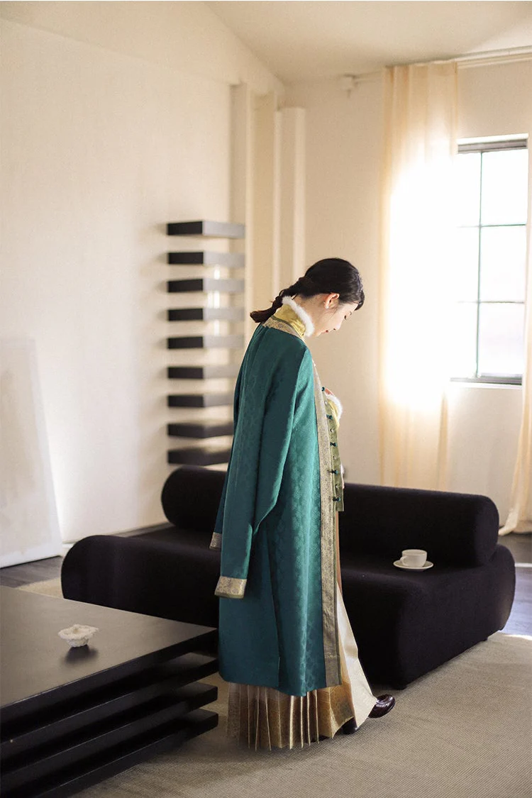 Bi Tao 碧桃 Turquoise Peach Ming Dynasty Yuanling Duijin Changshan Round Collar Long Shirt - Image 4
