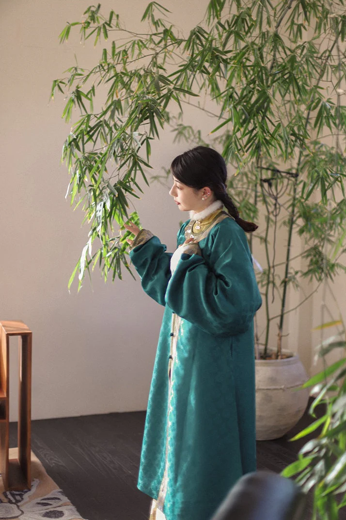 Bi Tao 碧桃 Turquoise Peach Ming Dynasty Yuanling Duijin Changshan Round Collar Long Shirt - Image 5