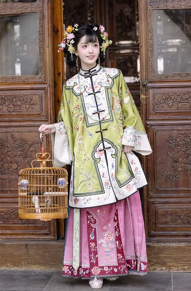 Bi Ying 碧影 Jade Shadow Qing Han Modernized Set - Image 4
