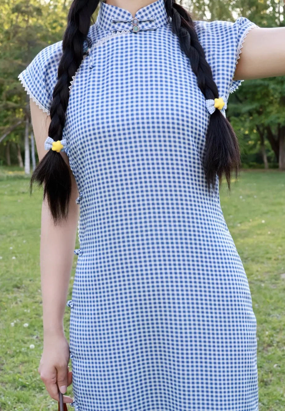 Bing Lan 冰蓝 Icy Blue 1930s Gingham & Lace Cap Sleeve Qipao - Image 3