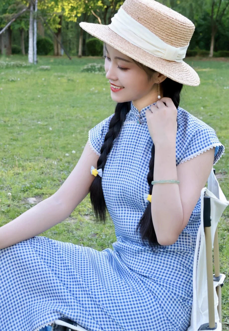 Bing Lan 冰蓝 Icy Blue 1930s Gingham & Lace Cap Sleeve Qipao - Image 8