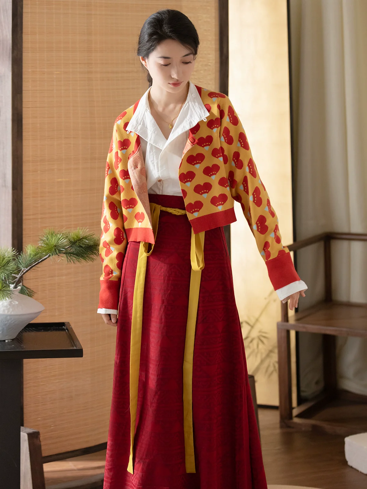 Bleeding Hearts 血心 Modernized Tang Dynasty Tanling Knit Cardigan - Image 3