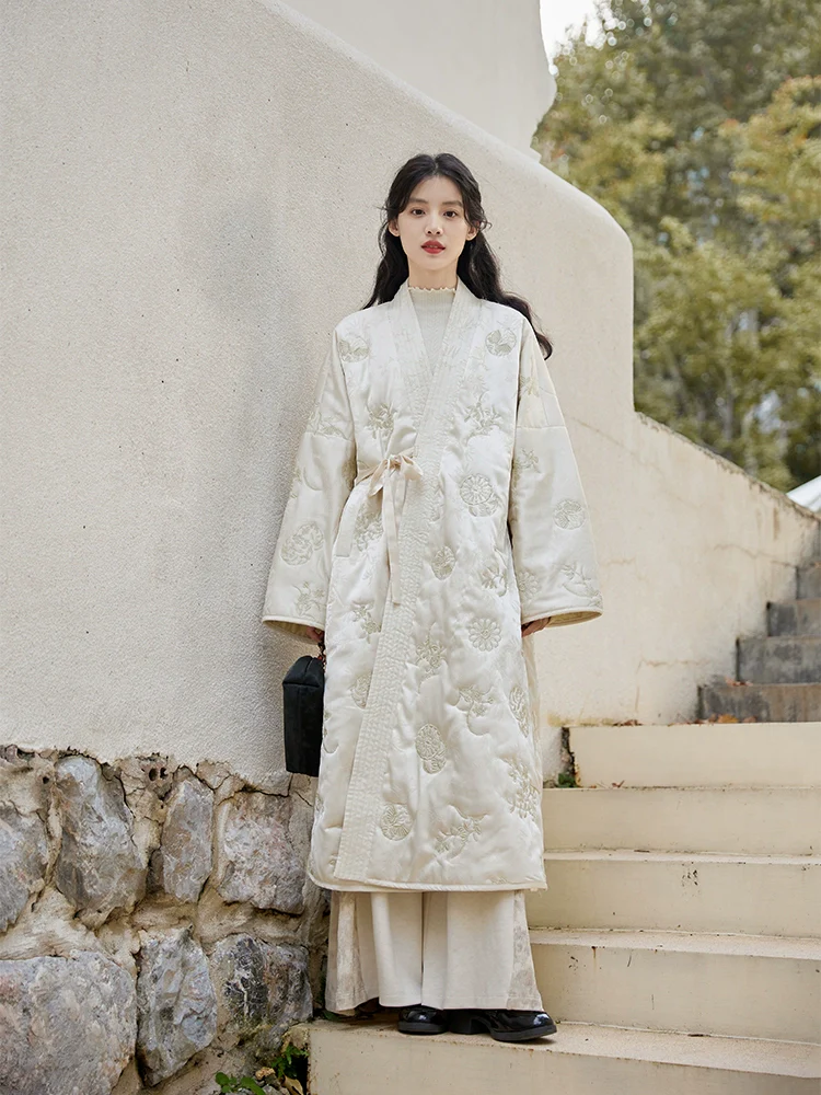 Boxue Xunchun 拨雪寻春 Snow Covered Spring Modernized Song Dynasty Changpao Coat & Wide Leg Pants Set - Image 4