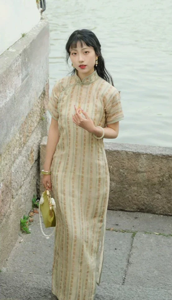 Cai Cao 采草 Gathering Herbs 1930s Double Layered Ramie Plant Short Sleeve Qipao - Image 3