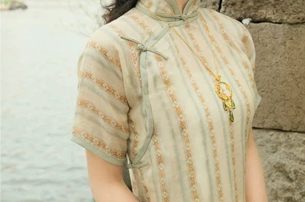 Cai Cao 采草 Gathering Herbs 1930s Double Layered Ramie Plant Short Sleeve Qipao - Image 8