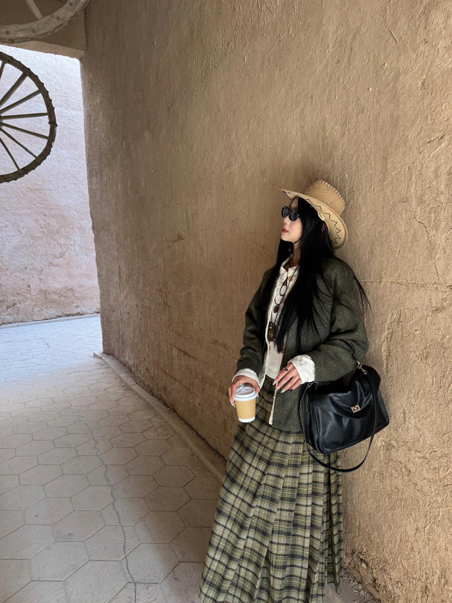 Chang Lü 常绿 Evergreen Modernized Ming Plus Size Wool Round Collar Coat & Plaid Easy Wear Mamian Skirt Set - Image 5