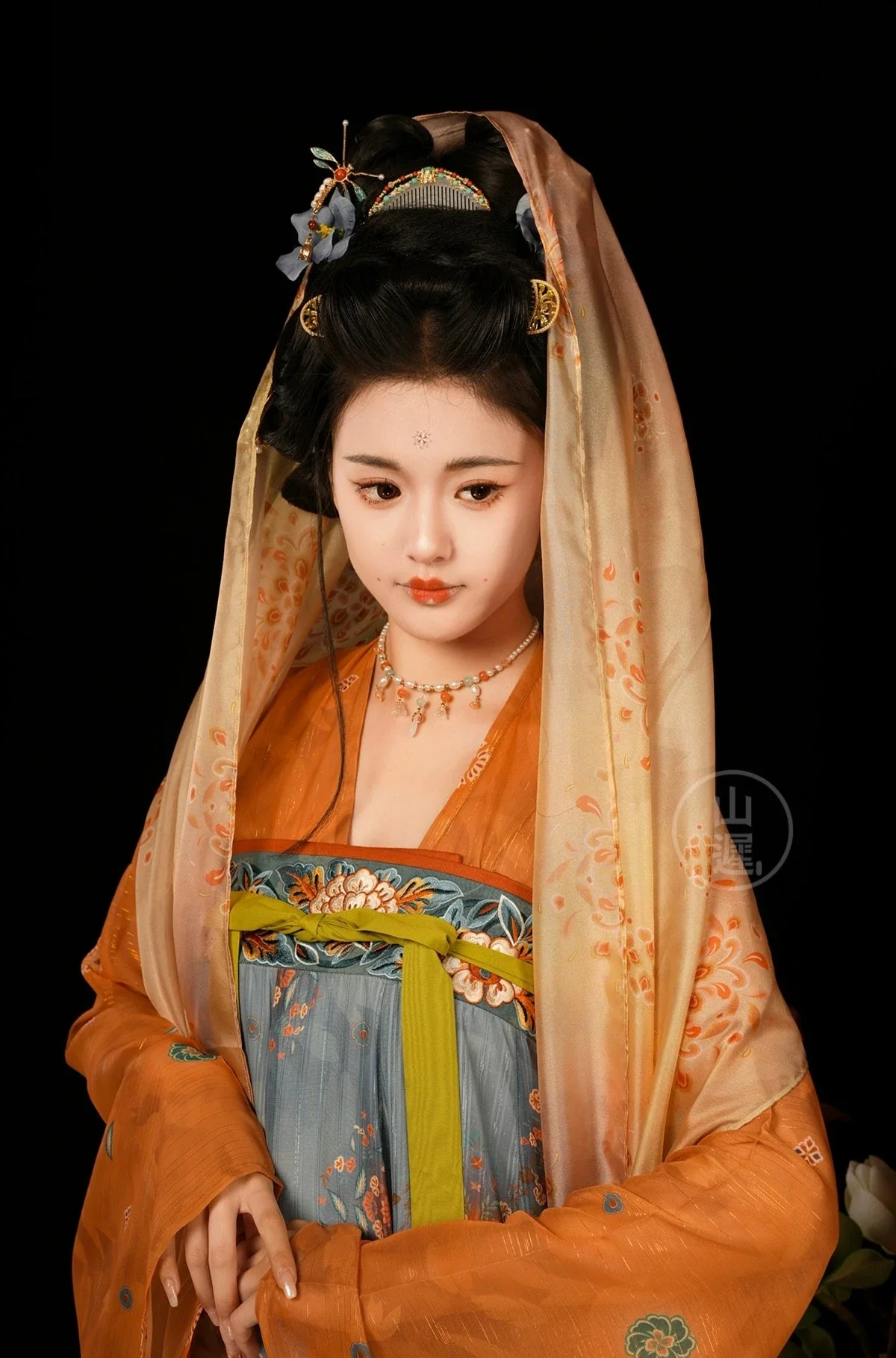 Chang'An 长安 Tang Dynasty Embroidered Hezi Restoration Qixiong Ruqun Set - Image 4