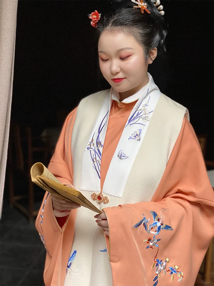 Chengzi 橙子 Late Ming Plus Size Embroidered Bijia Vest - Image 3