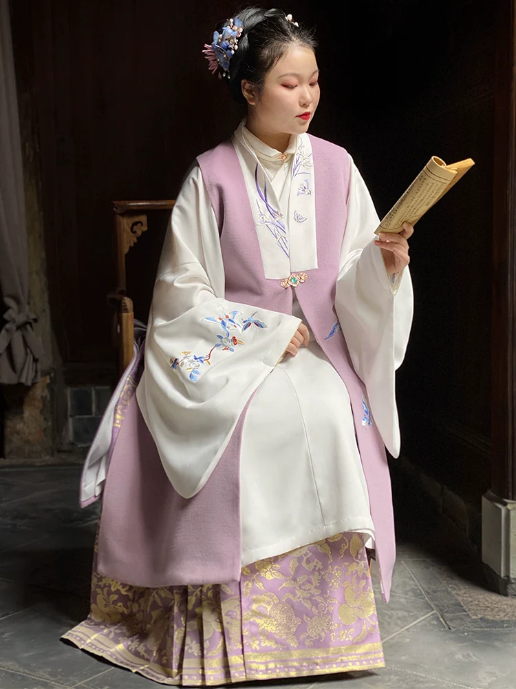 Chengzi 橙子 Late Ming Plus Size Embroidered Bijia Vest - Image 4