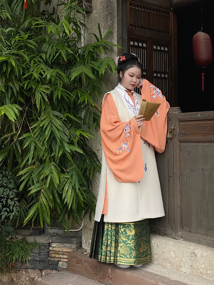 Chengzi 橙子 Late Ming Plus Size Embroidered Bijia Vest - Image 6