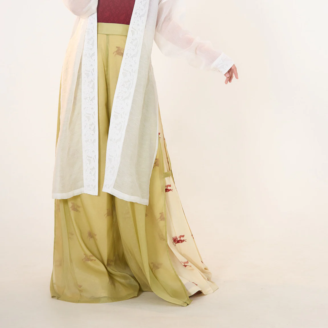 Chi Feng 驰风 Rushing Wind Southern Song Restoration Hedangku Pants & Haoxiu Racoon Sleeve Shanku Set - Image 11