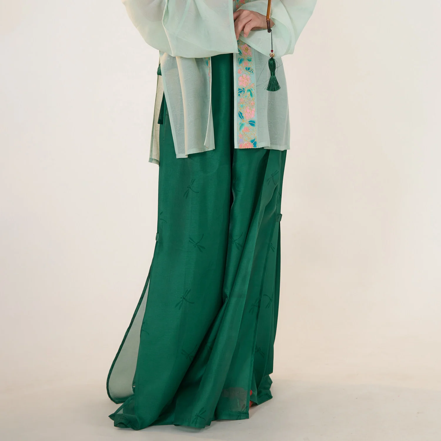 Chi Feng 驰风 Rushing Wind Southern Song Restoration Hedangku Pants & Haoxiu Racoon Sleeve Shanku Set - Image 14