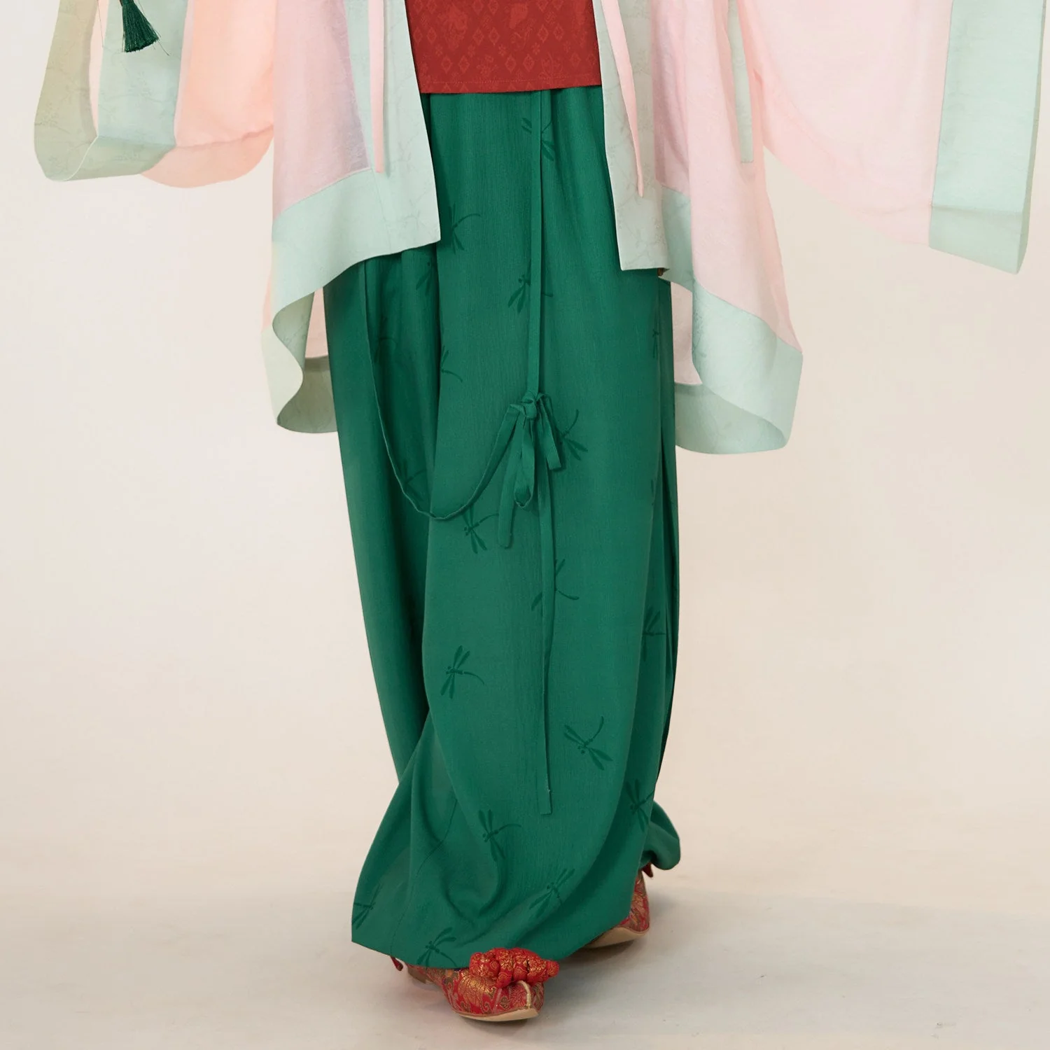 Chi Feng 驰风 Rushing Wind Southern Song Restoration Hedangku Pants & Haoxiu Racoon Sleeve Shanku Set - Image 17