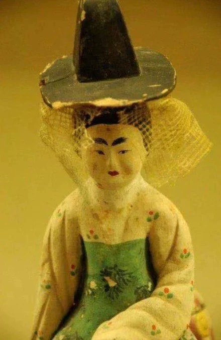 Chu Tang 初唐 Early Tang Weimao Veiled Brim Square Top Hat - Image 9