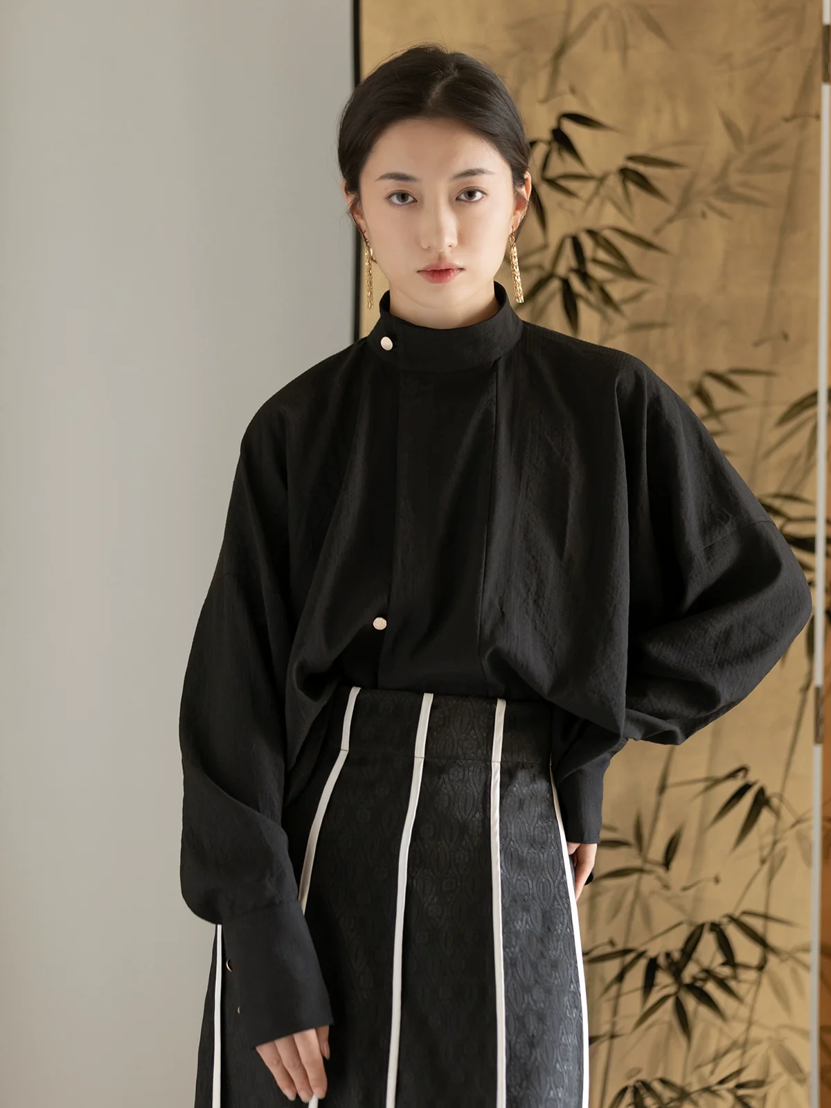 CUI 萃 Modernized Tang Yuanling Pearl Button Up Blouse