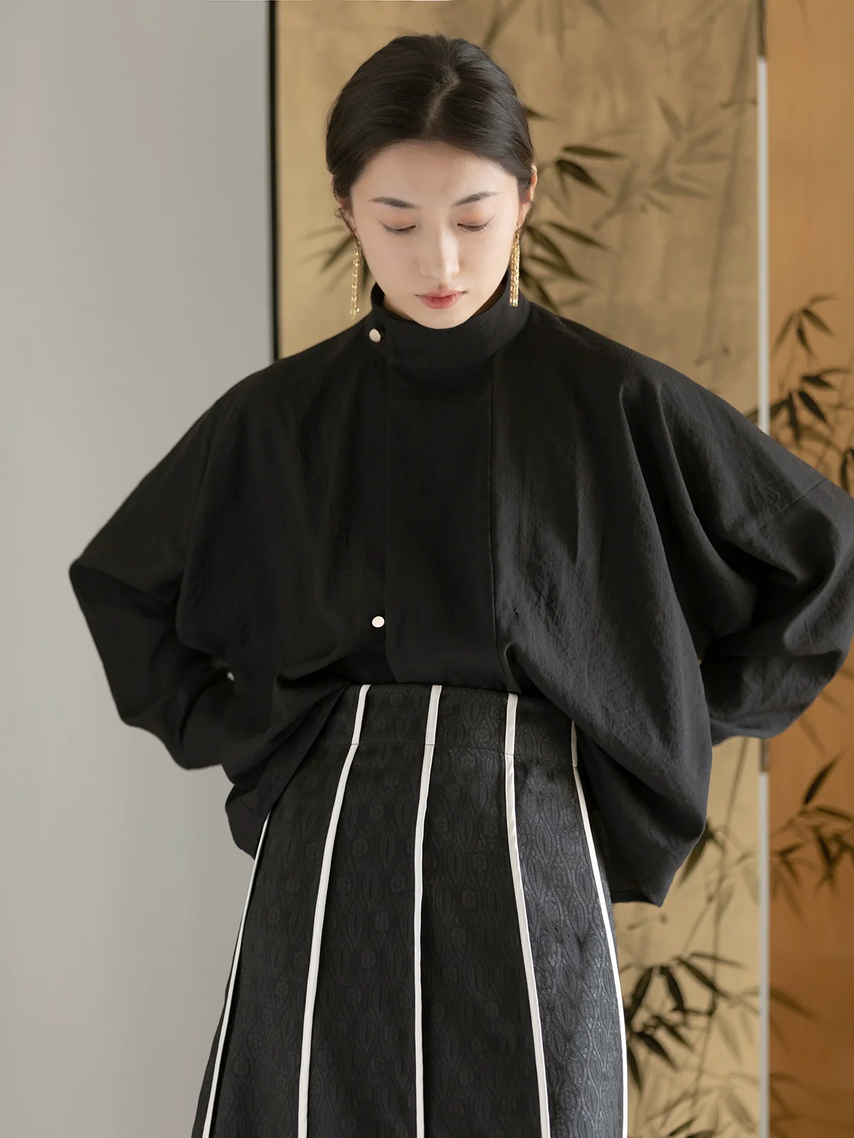 CUI 萃 Modernized Tang Yuanling Pearl Button Up Blouse - Image 4