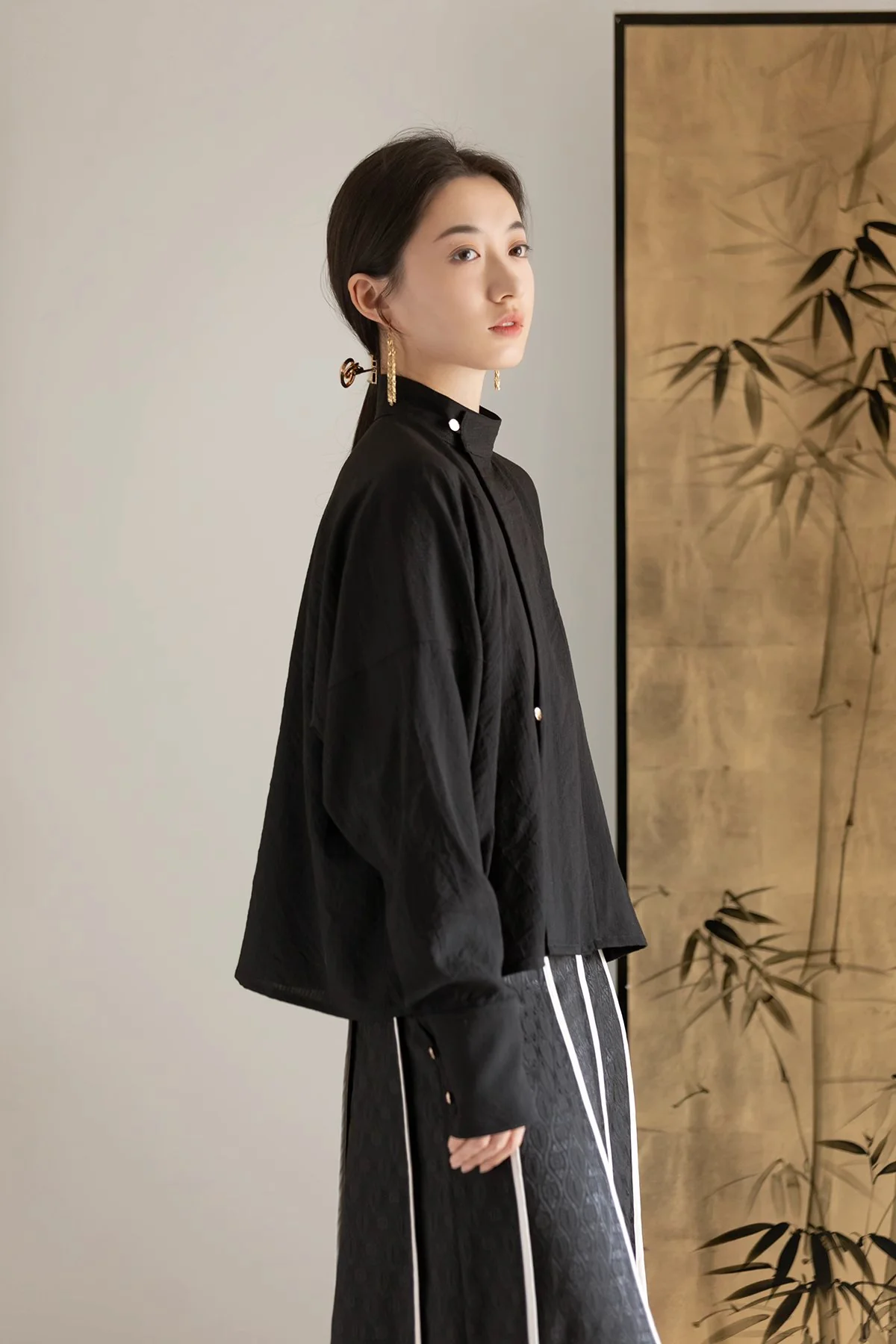 CUI 萃 Modernized Tang Yuanling Pearl Button Up Blouse - Image 6