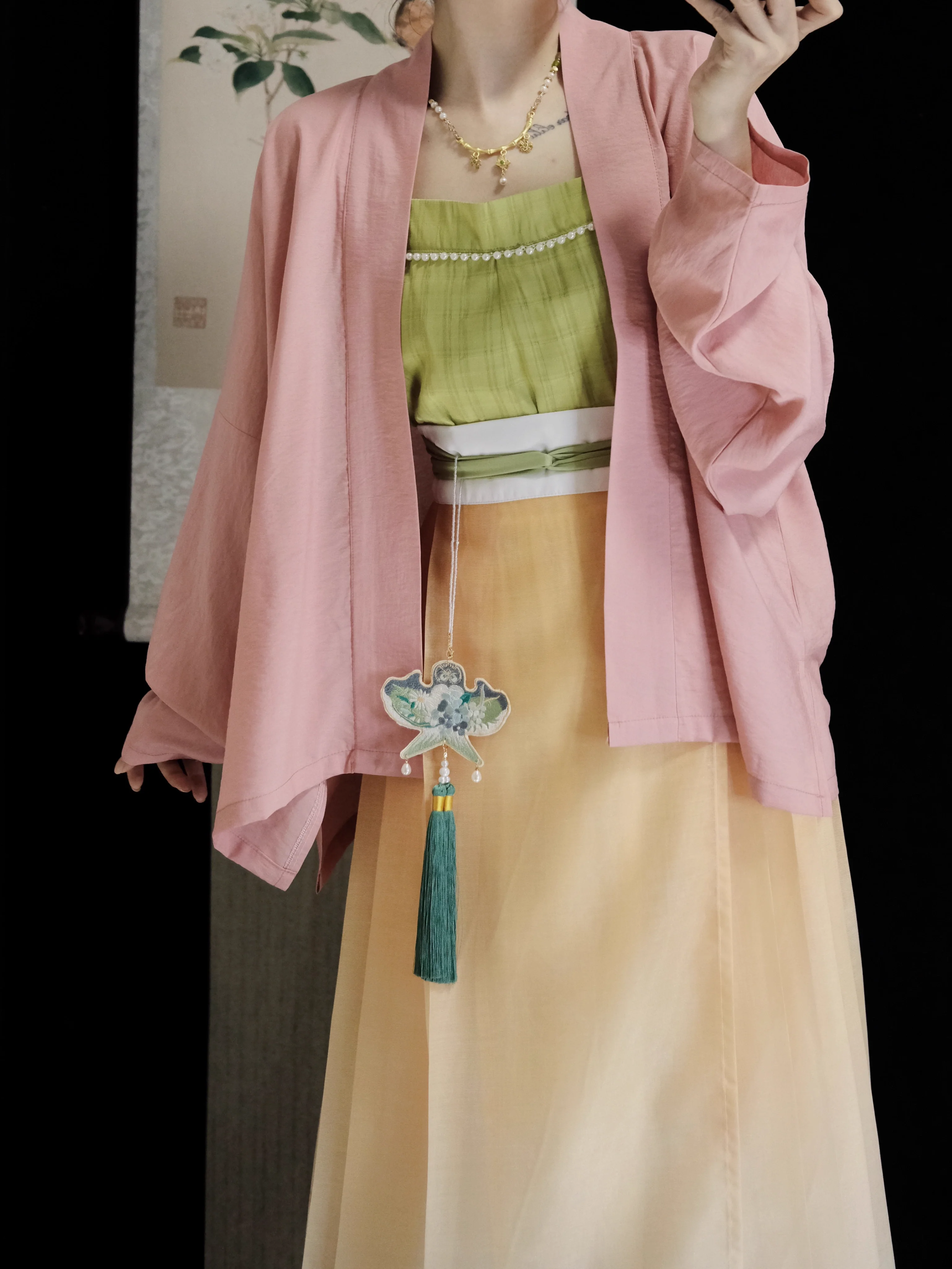 Dong Men 东门 Eastern Gate Song Dynasty Pearl Trim Moxiong Undergarment - Image 2