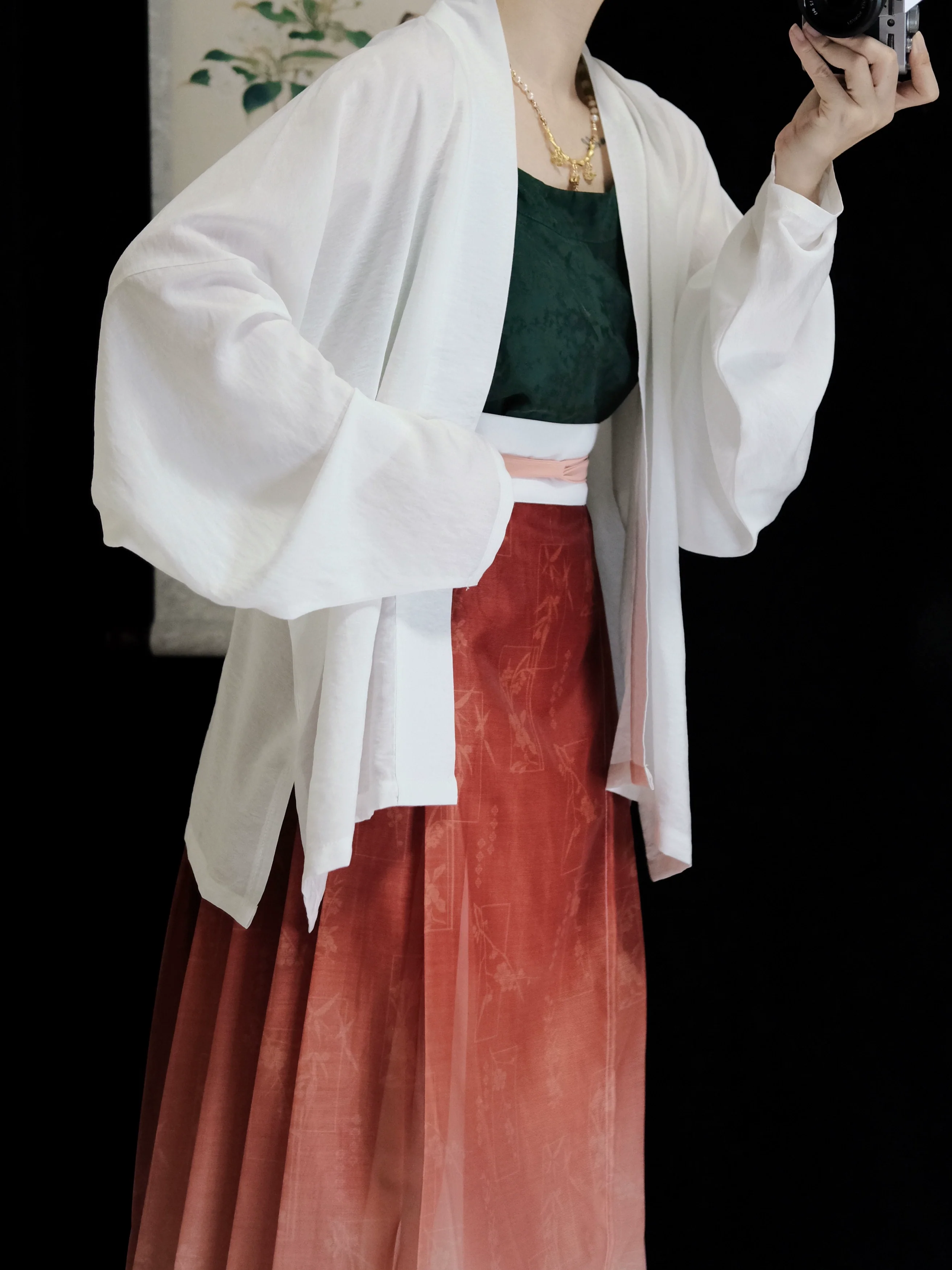 Dong Men 东门 Eastern Gate Song Dynasty Pearl Trim Moxiong Undergarment - Image 4