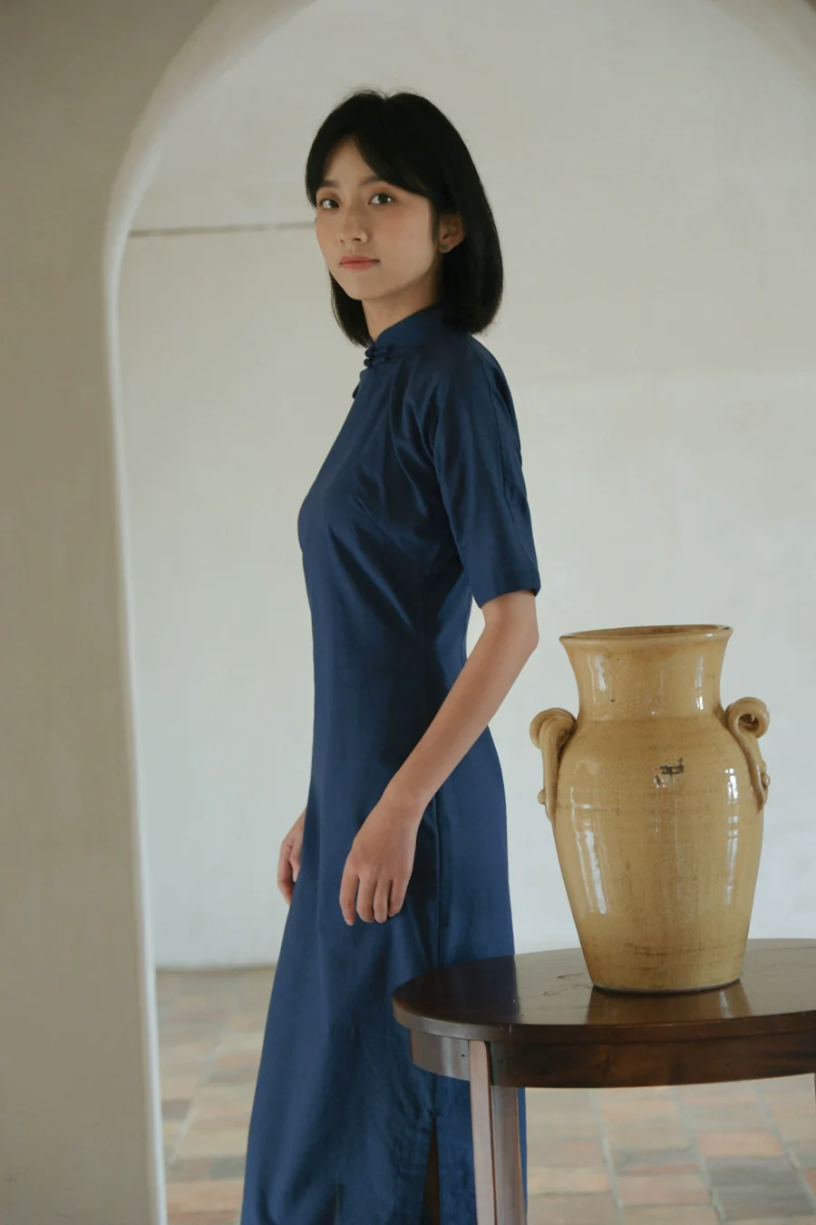 Dongnan Qiu 东南秋 Southeast Autumn 1930s Ramie Plant Half Sleeve Qipao - Image 7