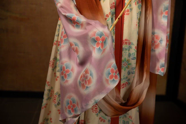 Fan Su 樊素 Middle Tang Mulberry Silk Restoration Qixiong Ruqun Deposit - Image 6