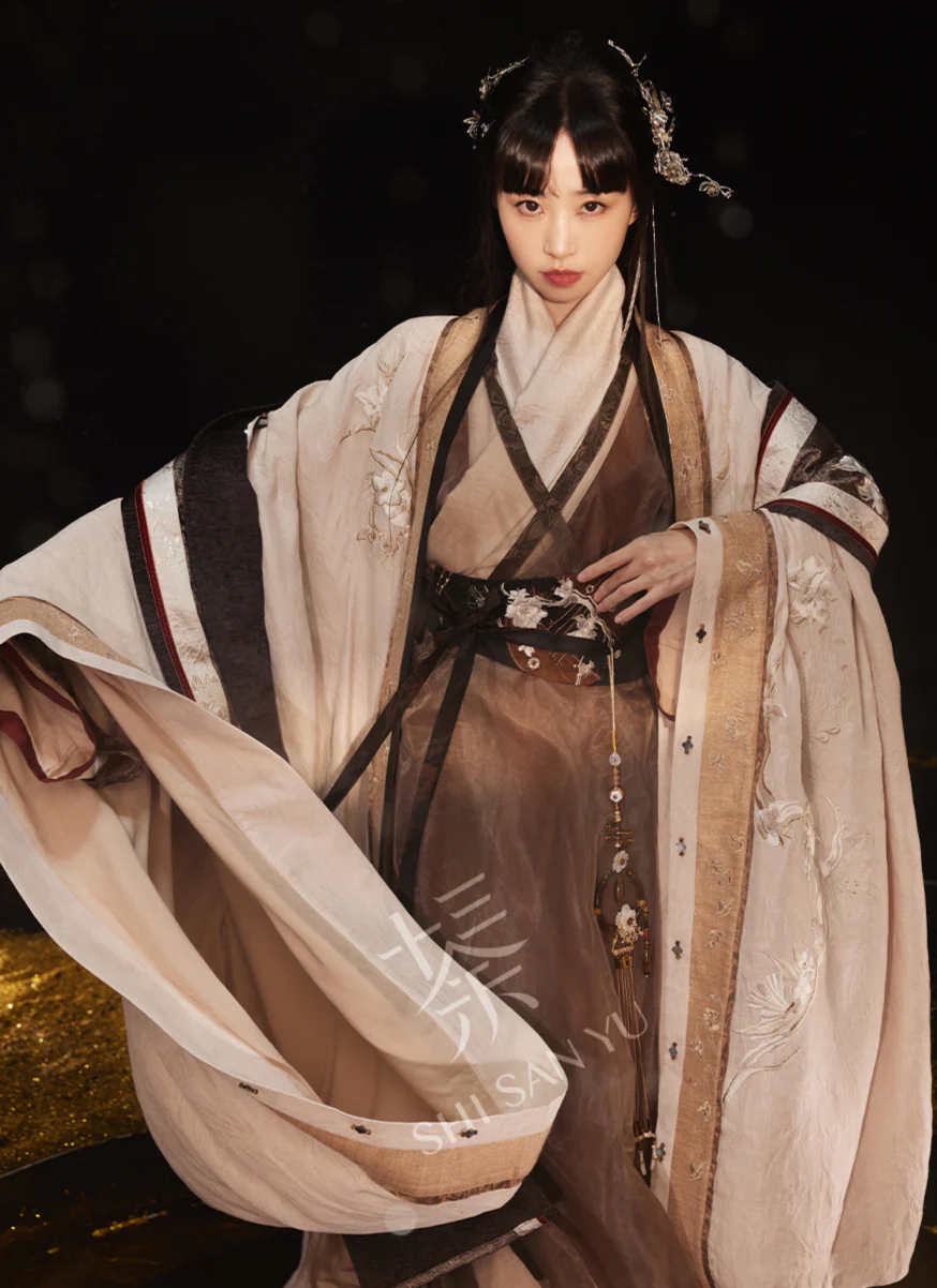 Five String Melody 五弦华韵 Modernized Han Dynasty Mulberry Silk Quju Zhiju Robe Set - Image 3