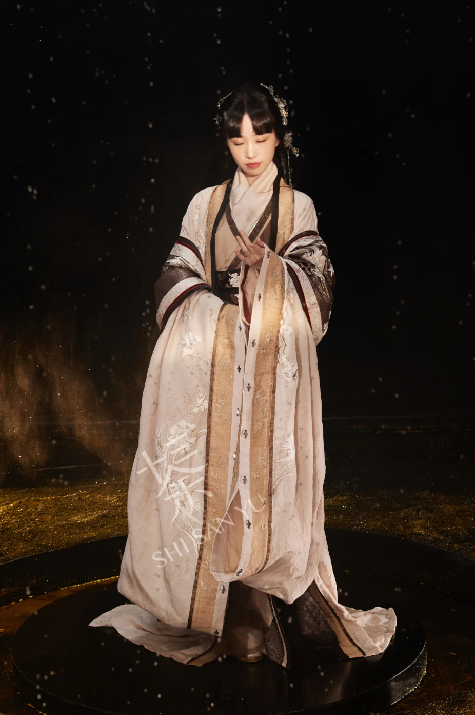 Five String Melody 五弦华韵 Modernized Han Dynasty Mulberry Silk Quju Zhiju Robe Set - Image 4