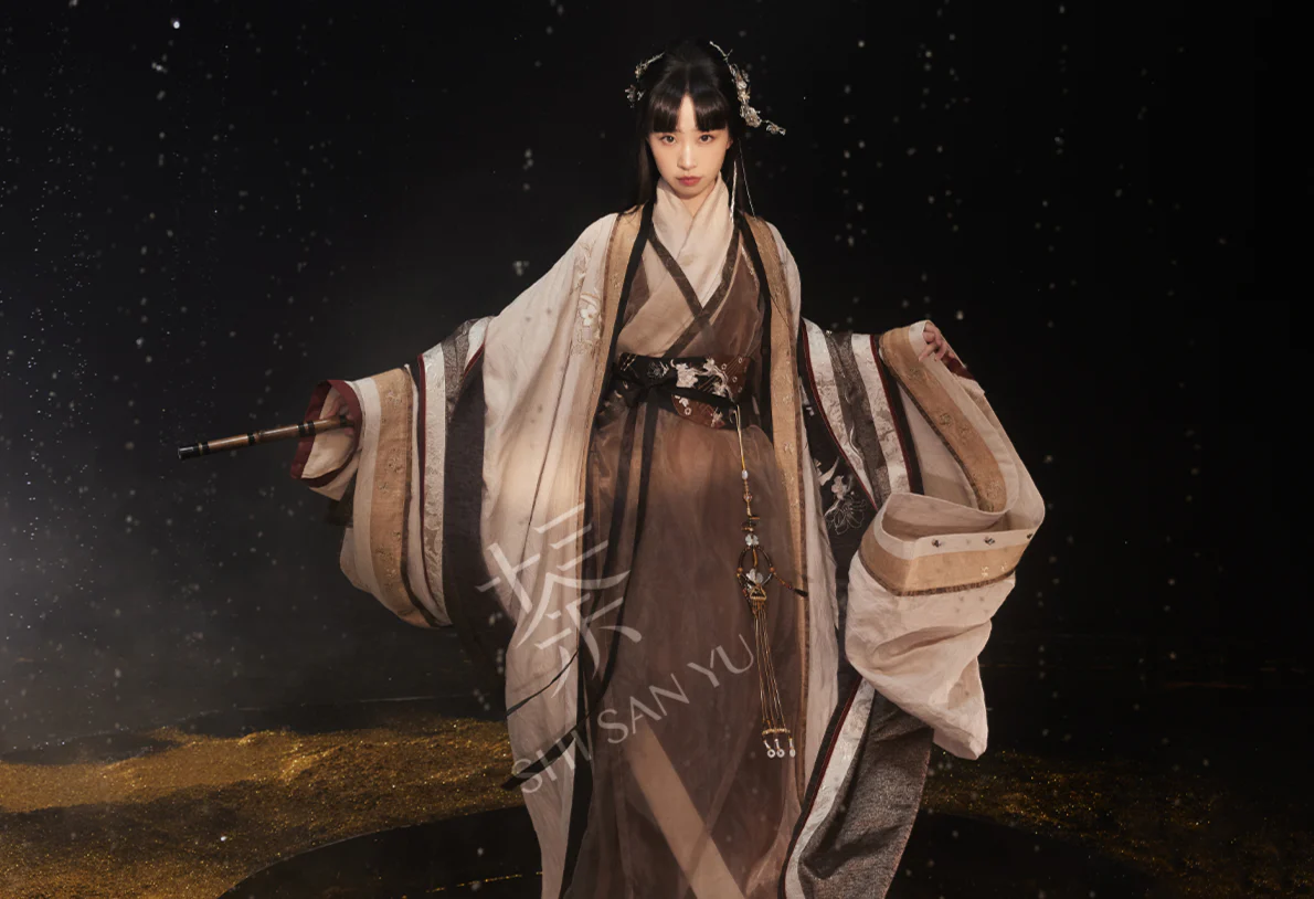 Five String Melody 五弦华韵 Modernized Han Dynasty Mulberry Silk Quju Zhiju Robe Set - Image 6