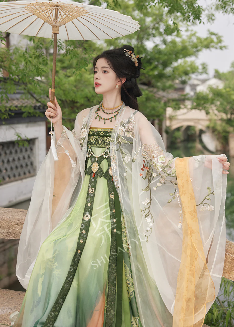 Flying Lotus 飞天莲华 Modernized Tang Dynasty Daxiushan. Qixiong Ruqun Set - Image 6