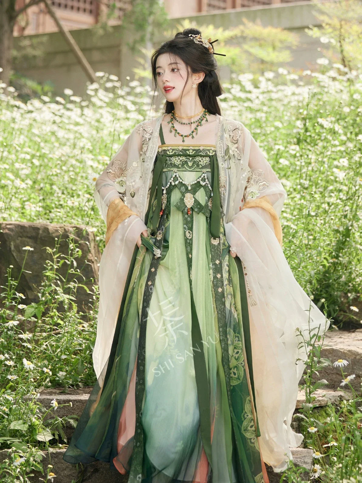 Flying Lotus 飞天莲华 Modernized Tang Dynasty Daxiushan. Qixiong Ruqun Set - Image 8