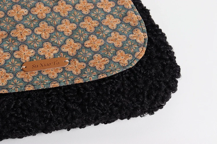 Fu Gu 复古 Ancient Flower Leather Baguette Purse - Image 4