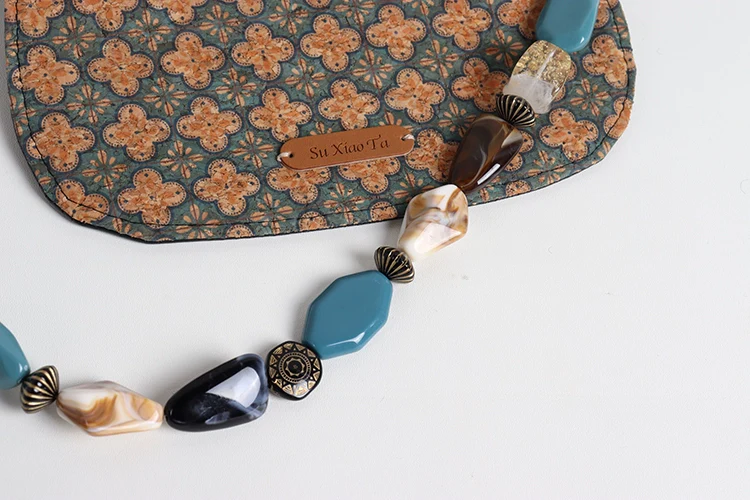 Fu Gu 复古 Ancient Flower Leather Baguette Purse - Image 7