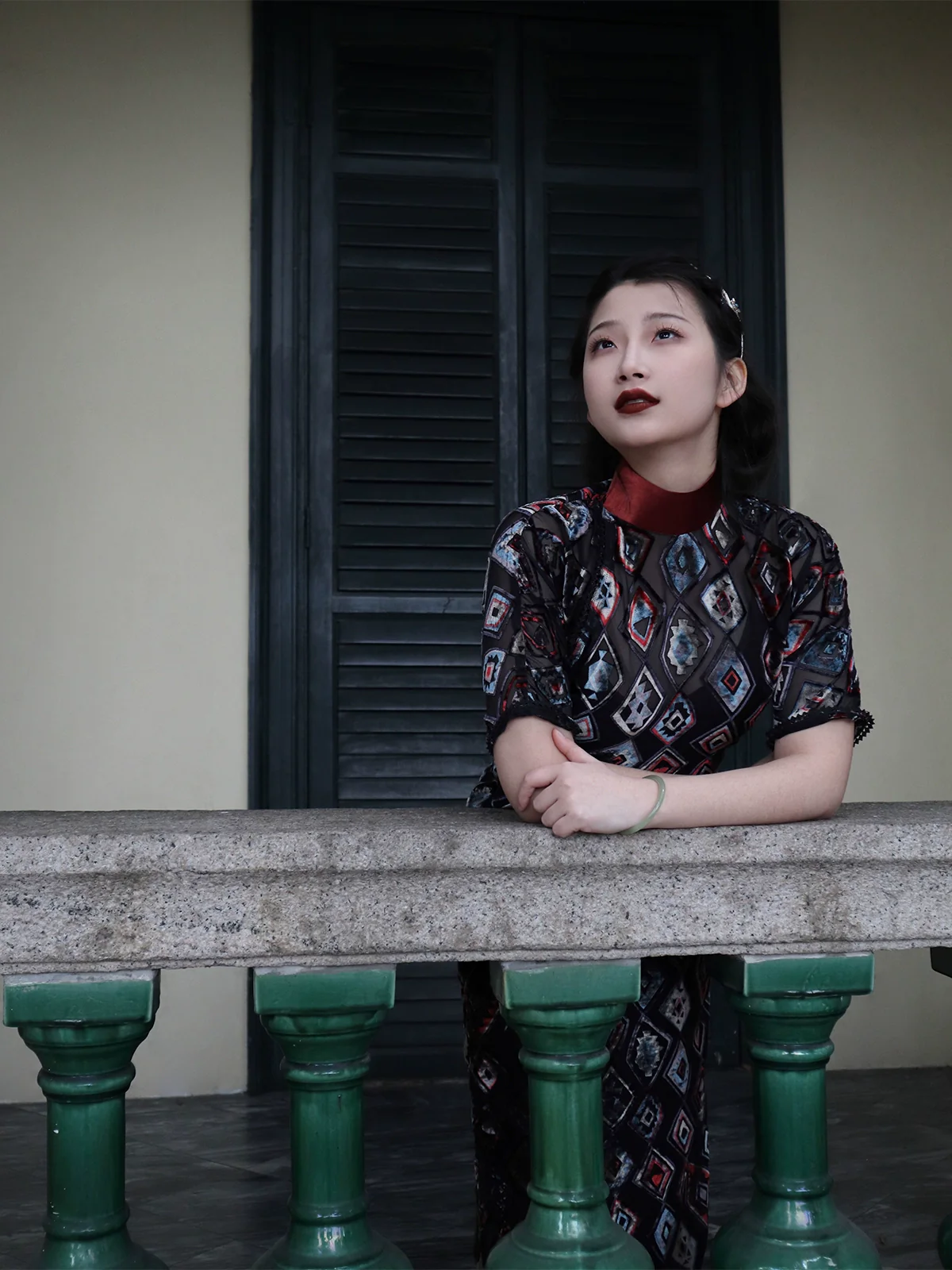 Gatsby 盖茨比 1920s Sheer Velvet Bottle Neck Qipao - Image 6