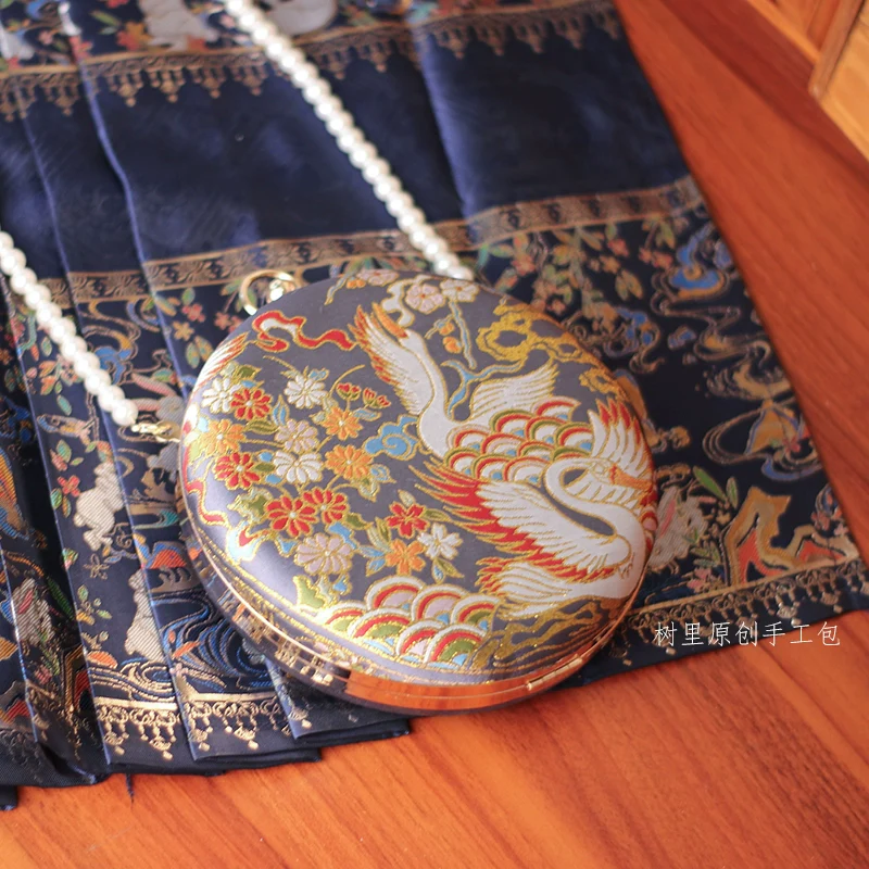 Jin Hé 金鹤 Golden Crane Hardshell Round Purse - Image 3