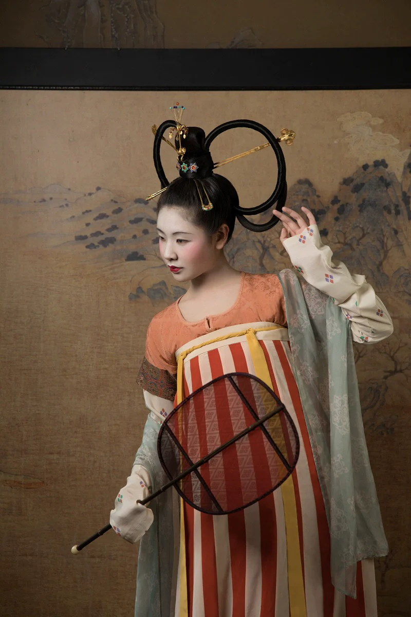 Gong 'E 宫娥 Palace Maid Early Tang Recreation Qixiong Ruqun