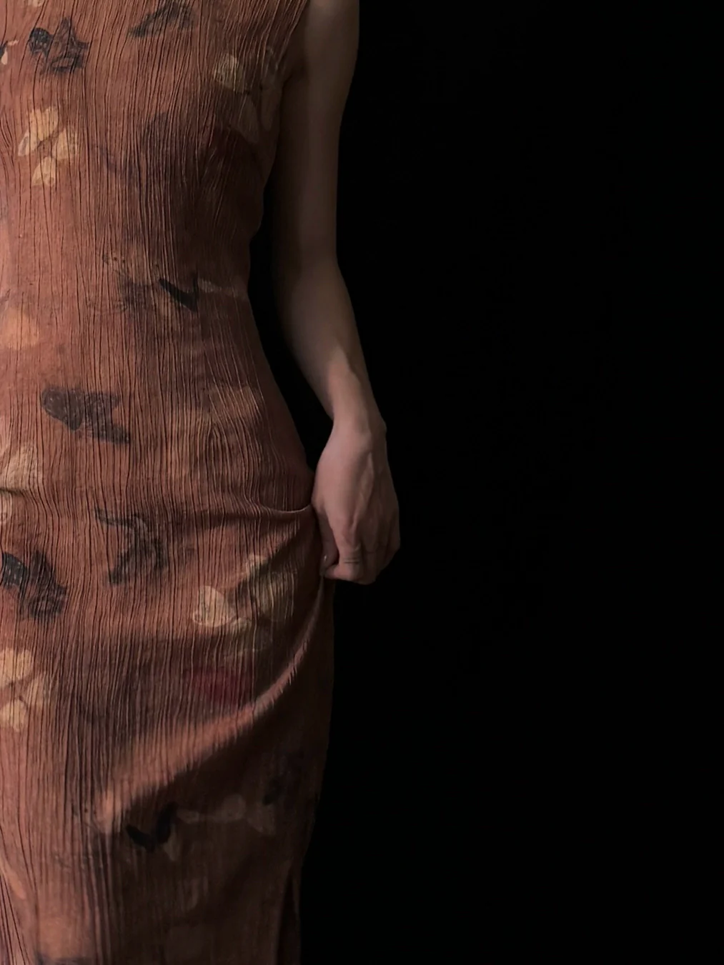 Gu Hua 古画 Ancient Painting Modernized Butterfly Textured Sleeveless Qipao - Image 10