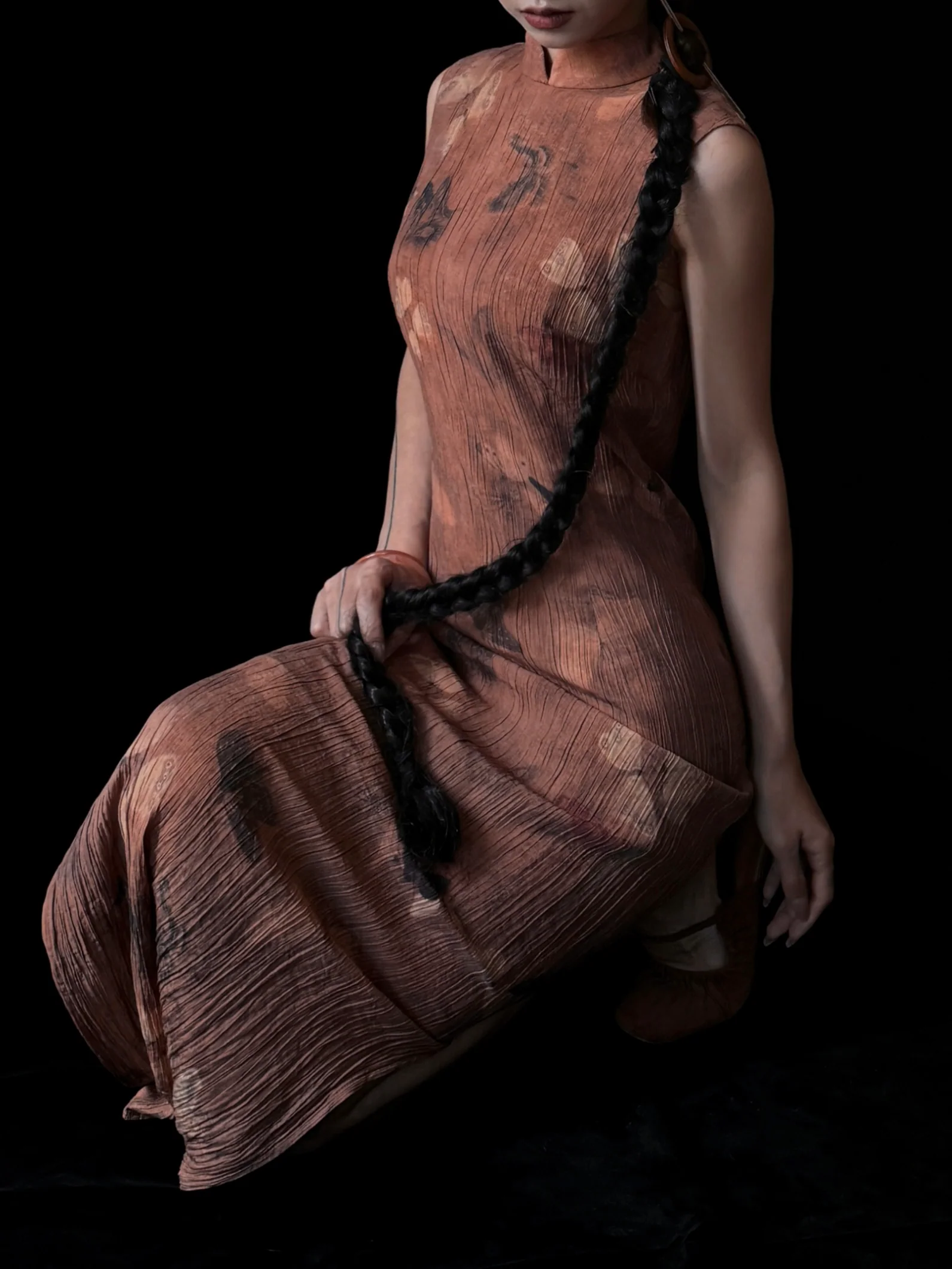 Gu Hua 古画 Ancient Painting Modernized Butterfly Textured Sleeveless Qipao - Image 3
