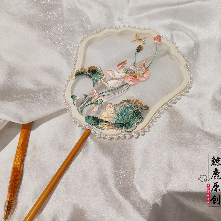 Guo Dongting 过洞庭 Crossing Dongting River Single-Sided Embroidered Tuanshan Round Fan - Image 4