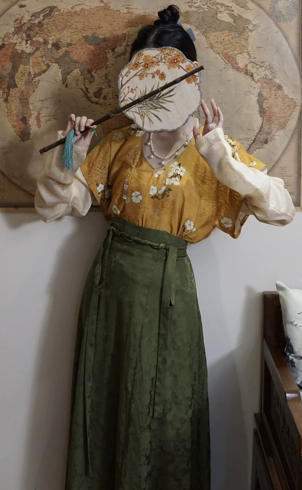 Holding the Moon 上揽月 Olive Green Weijin Tang 10 Panel Poqun Skirt - Image 3