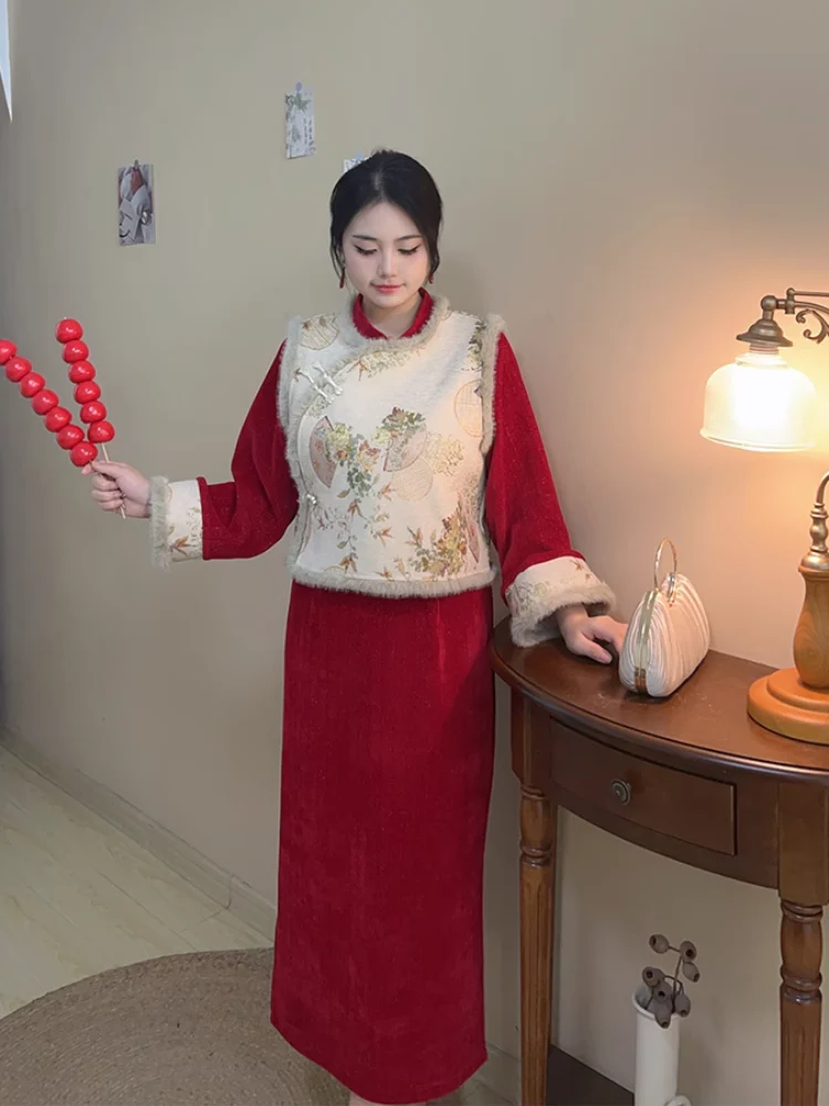Hong Bao 红包 Red Envelope 1920s Inspired Plus Size Winter Qipao & Majia Vest Set - Image 4