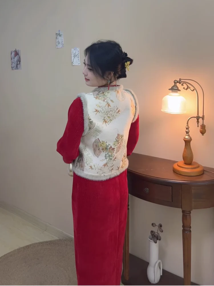 Hong Bao 红包 Red Envelope 1920s Inspired Plus Size Winter Qipao & Majia Vest Set - Image 5