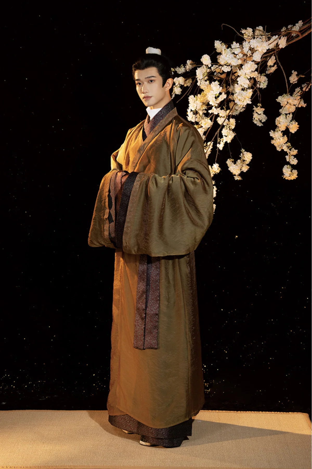 Hu Po 琥珀 Amber Men's Han Dynasty Restoration Zhiju Robe - Image 2