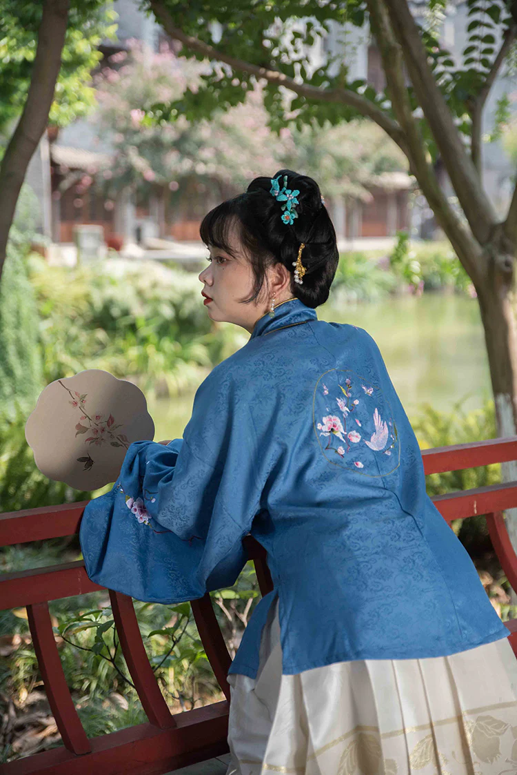 Hua Ling'er 花灵儿 Flower Spirit Ming Dynasty Plus Size Liling Standing Collar Top & Mamian Skirt - Image 6