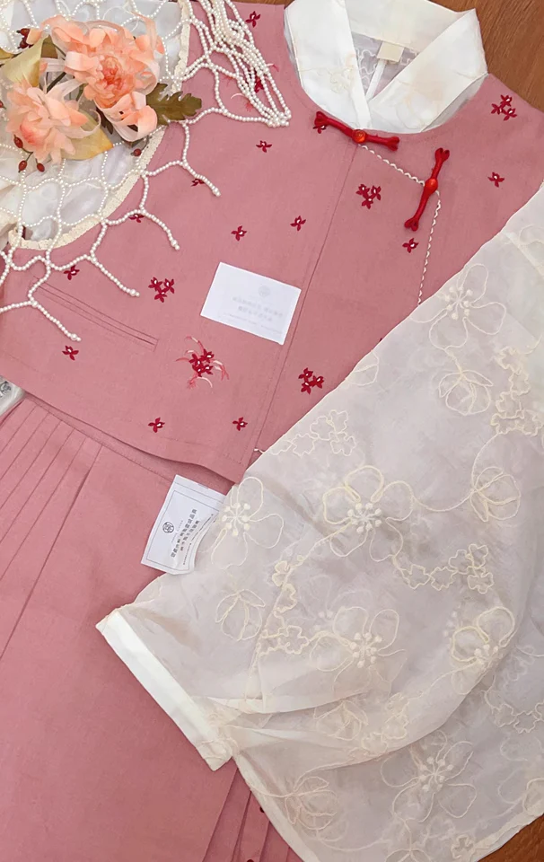 Hua Shuying 花疏影 Scattered Flowers Modern Wei Ming Jiaoling Ru Top & Mini Mamian Skirt Set - Image 20