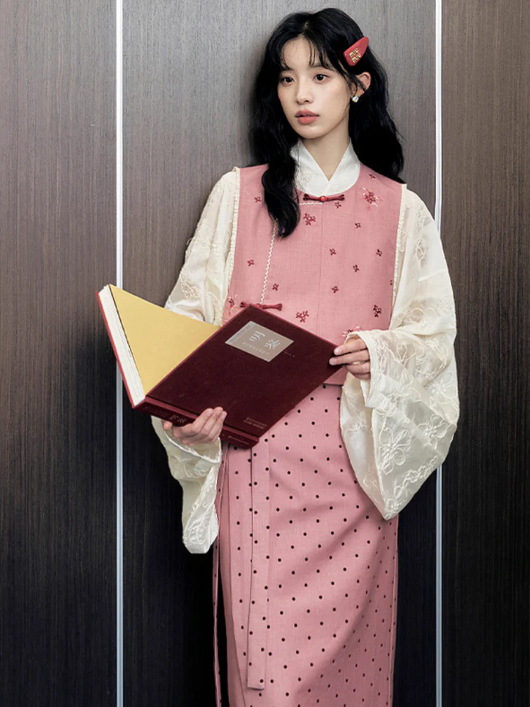 Hua Shuying 花疏影 Scattered Flowers Modern Wei Ming Jiaoling Ru Top & Mini Mamian Skirt Set - Image 7